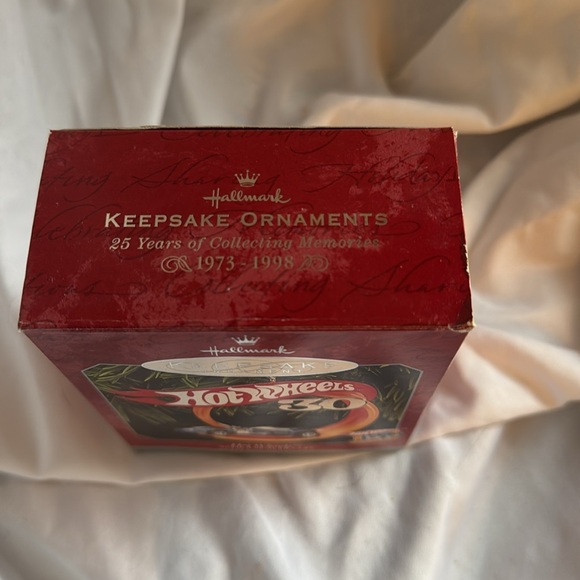 Hallmark keepsake ornament hot wheels 30thl anniversary - Picture 4 of 6